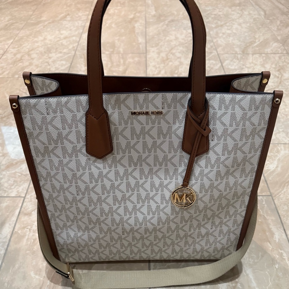Michael Kors Maple Vanilla /Brown with Gold Hardware Tote Bag